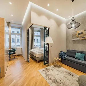Zeus Design - Reumannplatz Apartament